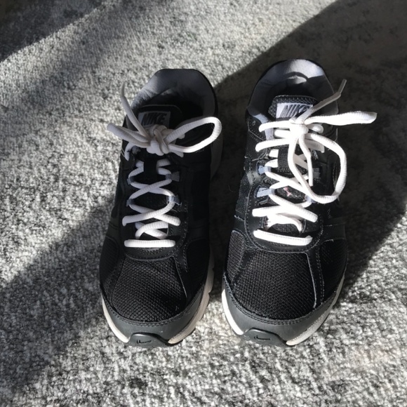 Nike Air Sneaker - Picture 2 of 8